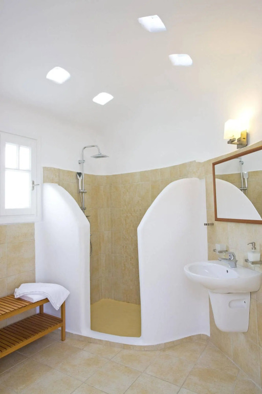 Yakinthos Residence