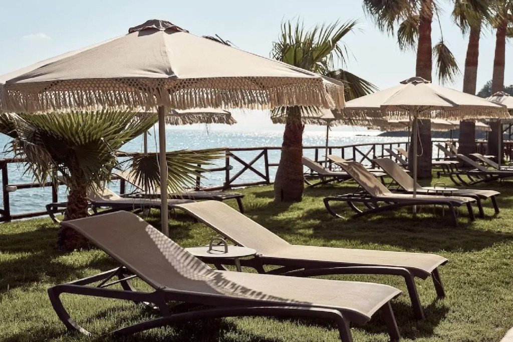 Windmill Bay Hotel
