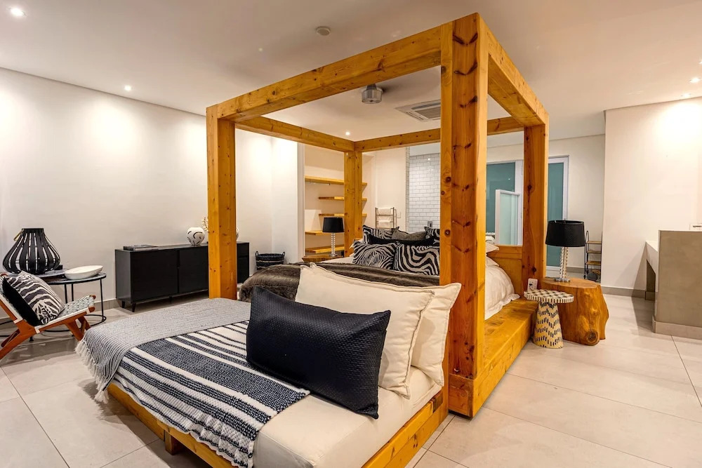 Dolphin Coast YOLO Spaces - The White House Boutique Villa