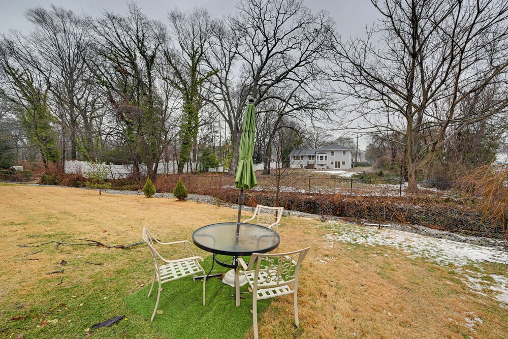 2 Mi to Dtwn Freeport! Apt w/ Deck in Baldwin