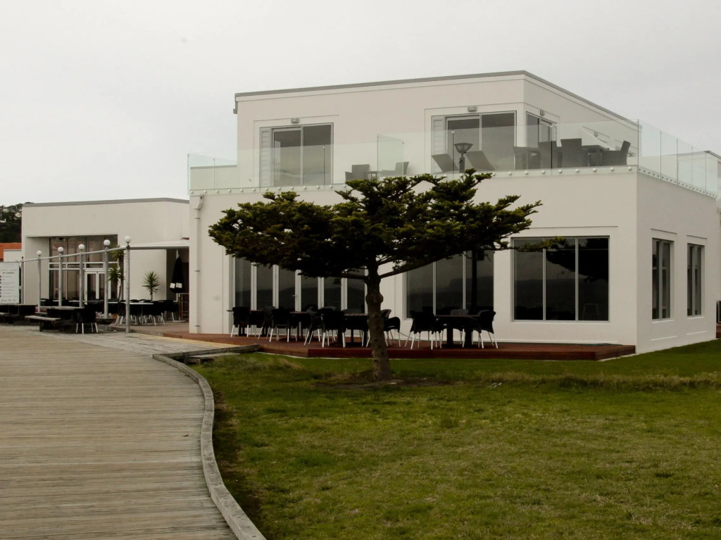 East Pier Hotel