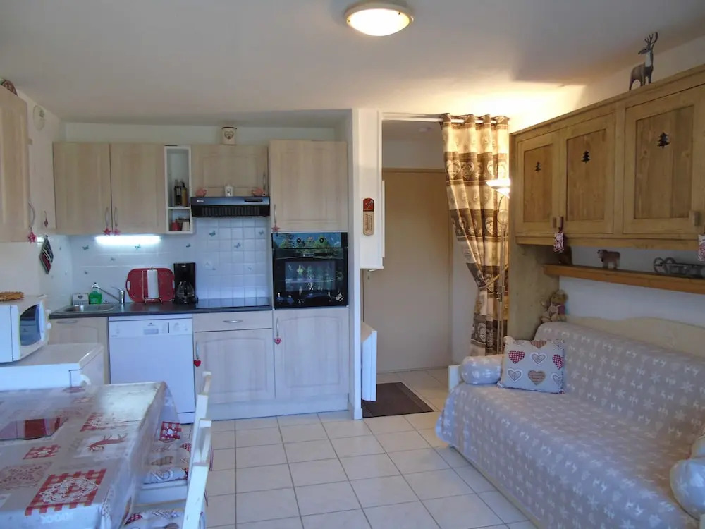 Lou Services Apartment CB9 LSI 001