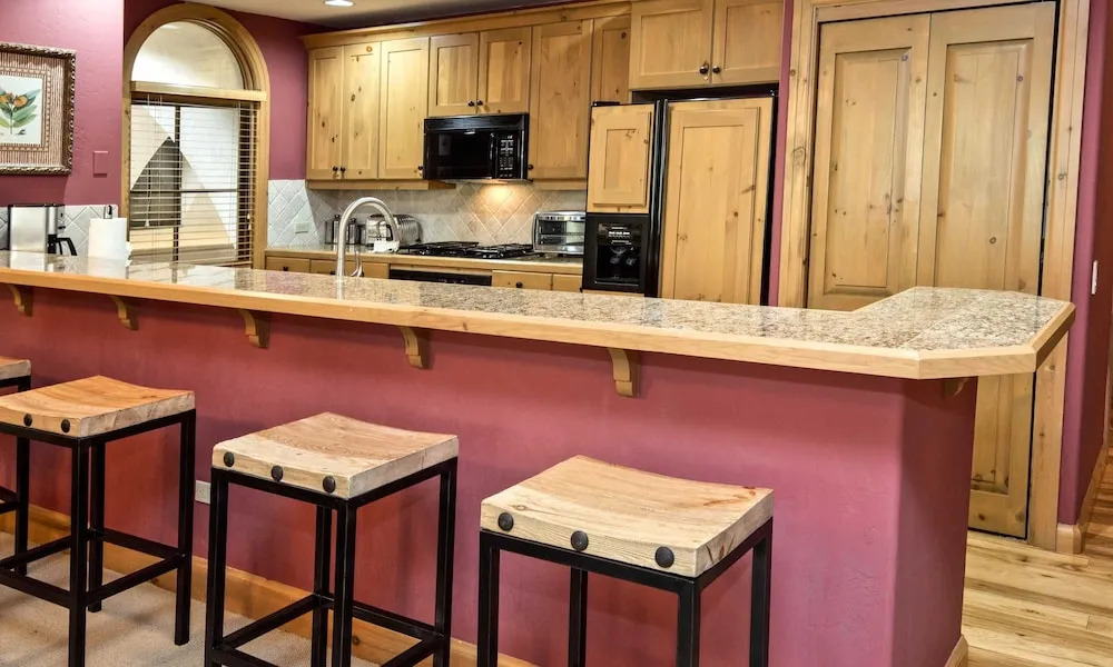 Alpine Club 2 Bedroom Condo by RedAwning