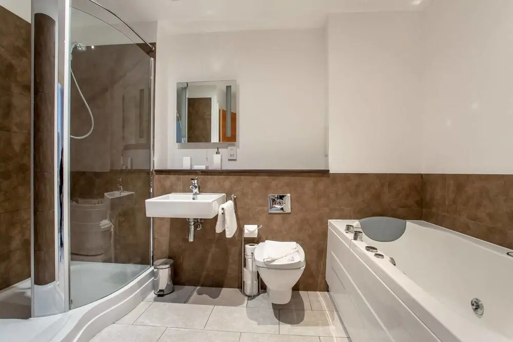 Stylish 2bed Apt With Free Parking/elevator