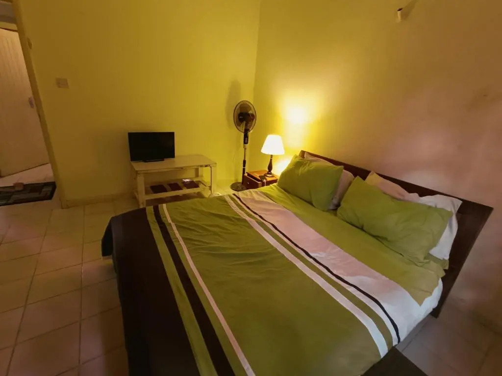 Harry's BnB 1 Bedroom Guesthouse