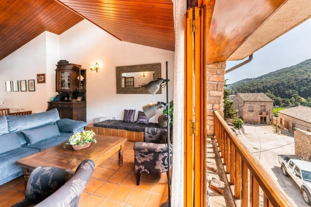 House With 5 Bedrooms in Argençola, With Wonderful Mountain View, Priv