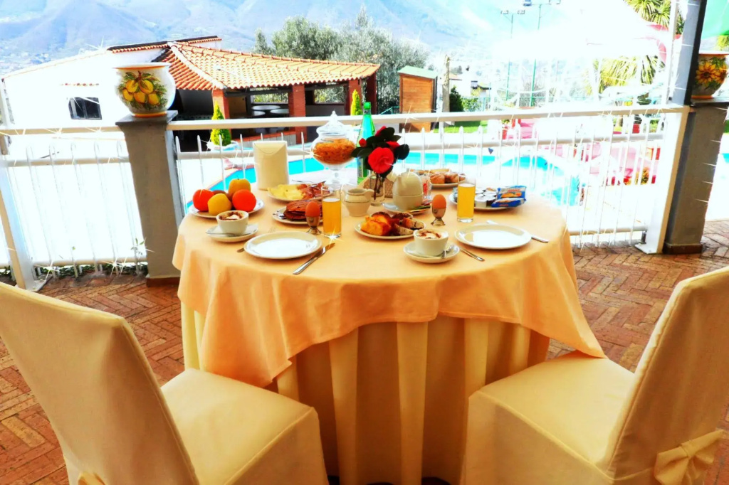 Hotel Diecimare