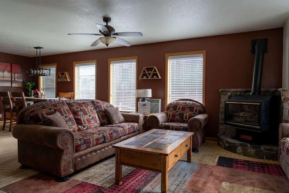 Alpenglow Three Bedroom Two Bath XL A17