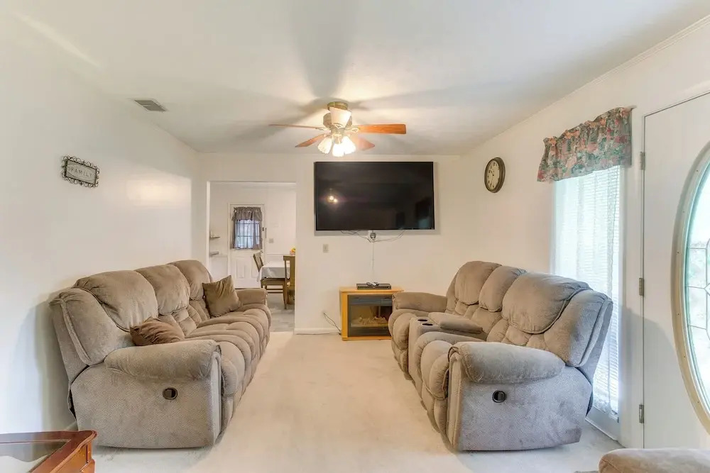 Cozy Waycross House w/ Yard & Screened Patio!