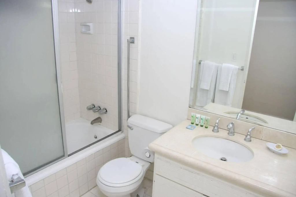 West Hollywood Vintage Vacation Apt