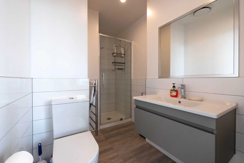 Stunning 2 Bedroom Apartment With City and Harbour Views in the CBD