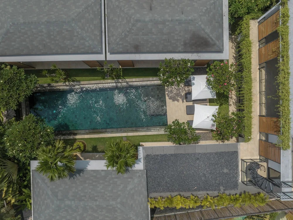 Villa Vida Mira - Elegant 4BR Beachside Villa in Canggu