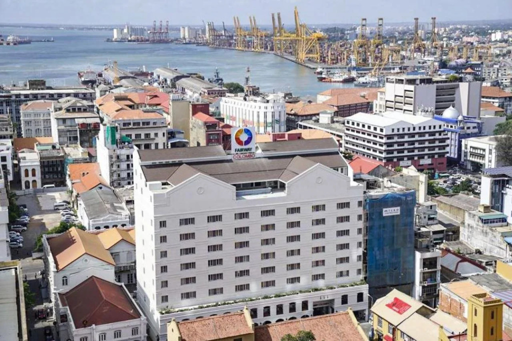 Fairway Colombo - Sri Lankas First Hotel With Robot Technology