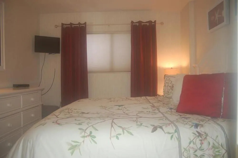 Crescent Towers I, Unit 403 - 1 Br Condo