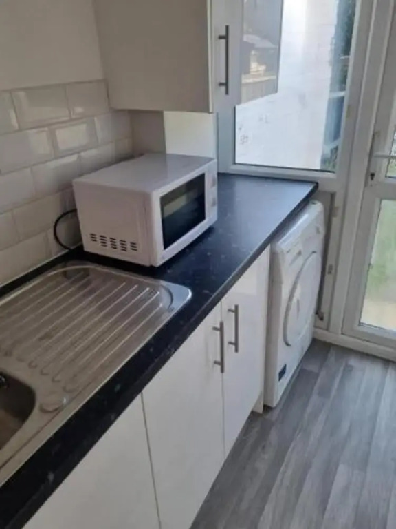 Gillingham Retreat - Spacious 4 Bedroom House