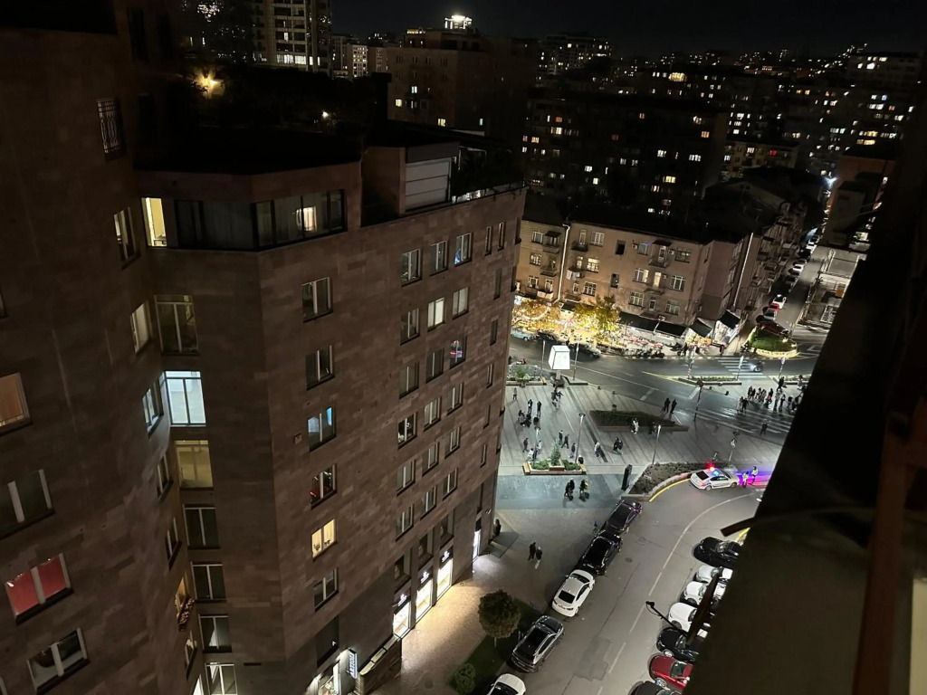Northern Avenue, 1 bedroom Modern, Renovated apartment HH999