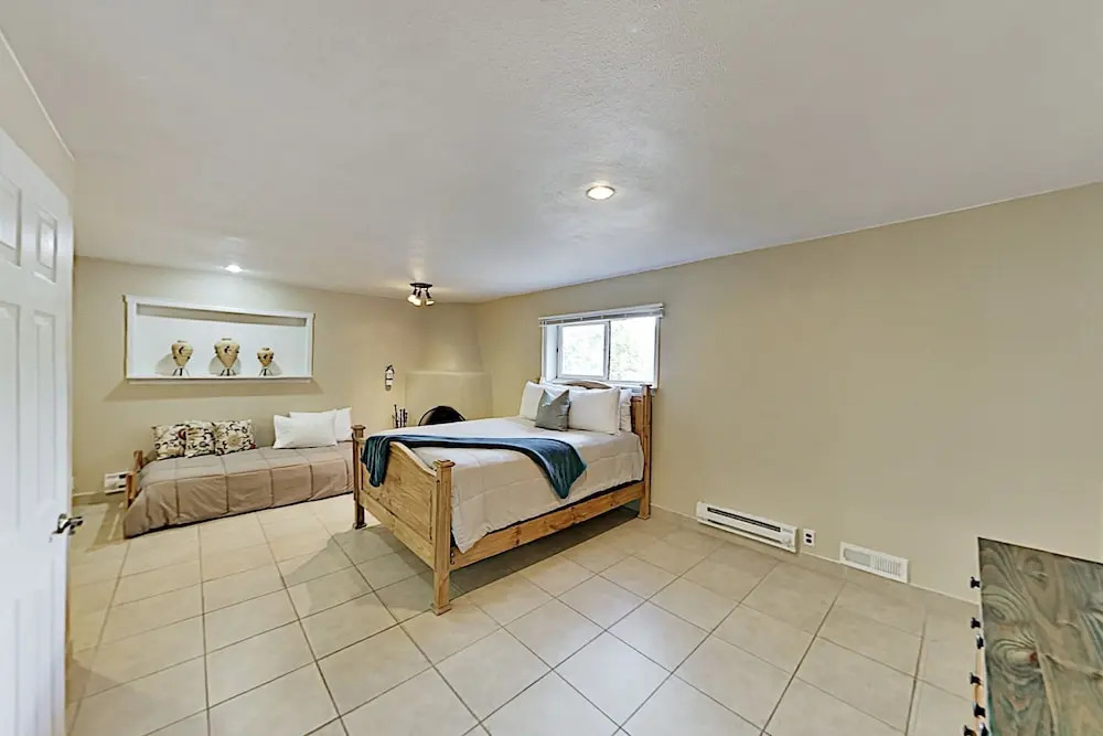 Peaceful Mountain-view On 3 Acres 2 Bedroom Home