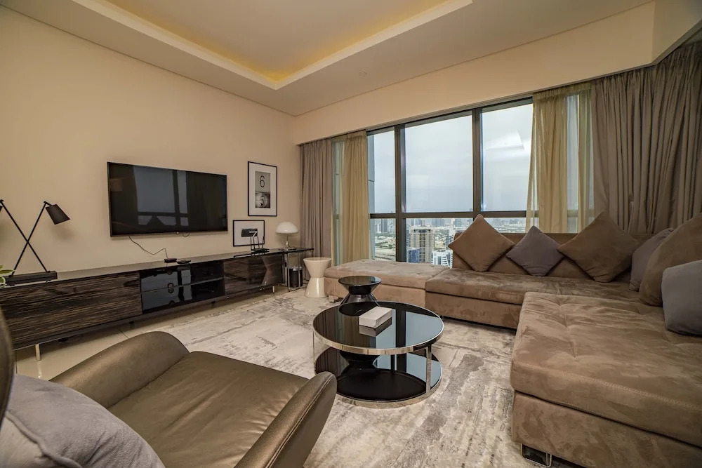 Luxury 2BR Apartment in Paramount Towers Business Bay