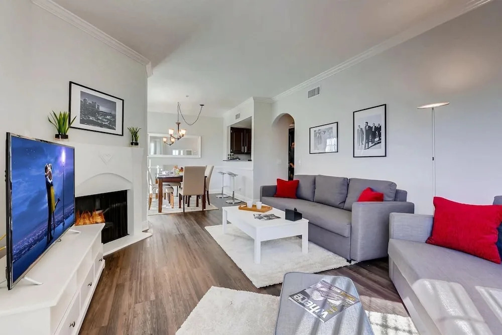 Gorgeous Beverly Hills/Weho - 2BR/Bath - 2 Free Parking Spots! (BW-1)