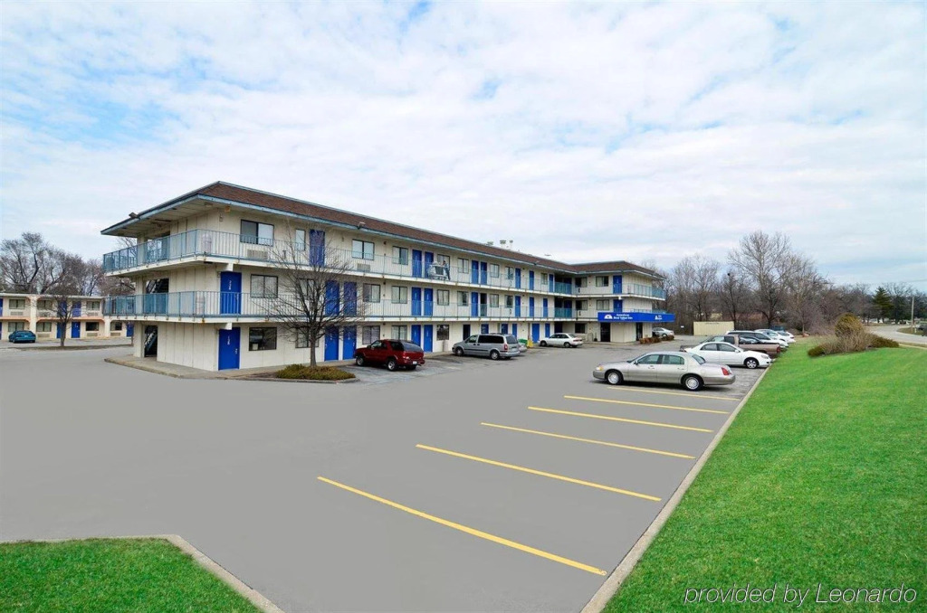 圣路易斯美洲佳值套房酒店(Americas Best Value Inn and Suites St. Louis)