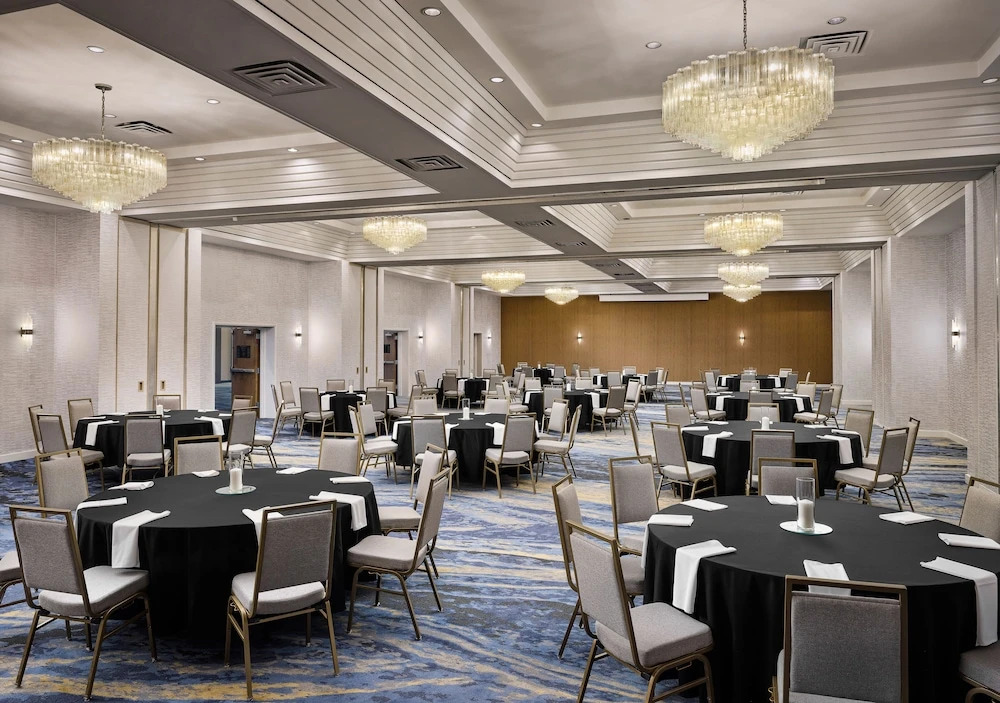 Sheraton Grand Rapids Airport Hotel
