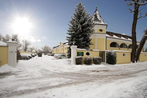 Schloss Kirchham Appartement - & Wellnessanlage