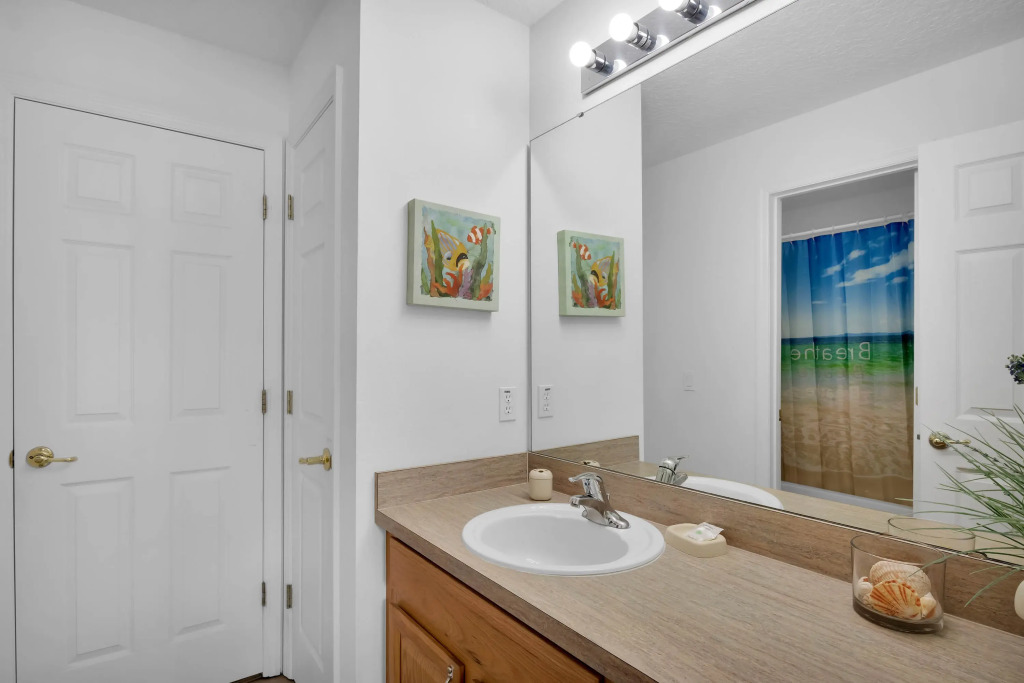 SWH812BD - 4 beds pool & spa home - Gated