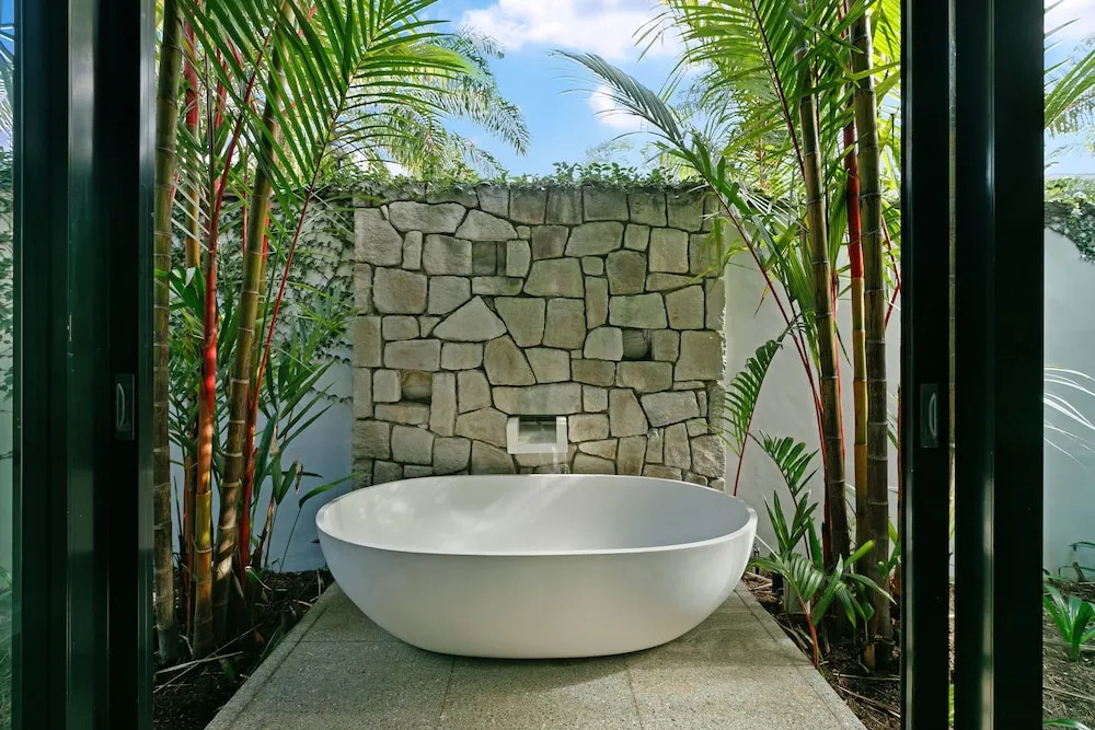 Esprit 2 Palm Cove