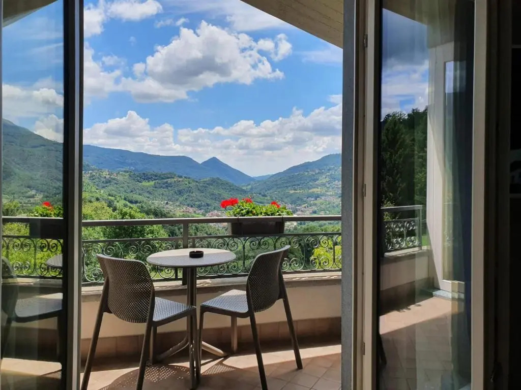 Rota Suites