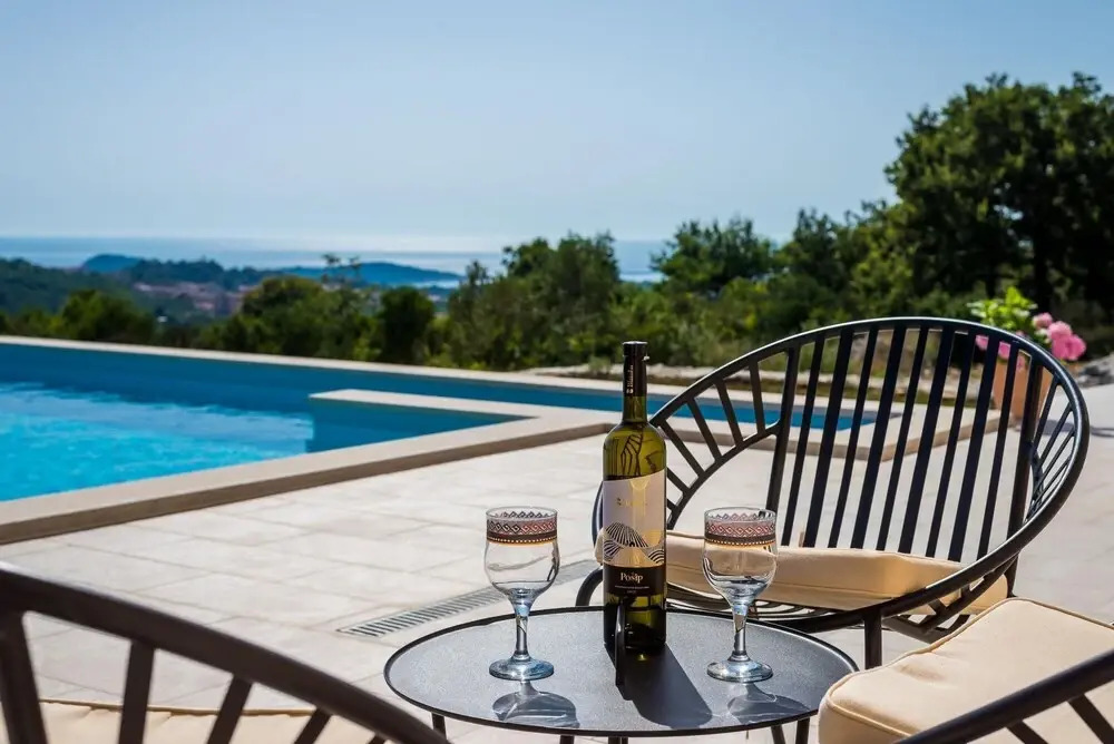 Villa Rubea - Three Bedroom Villa With Terrace and Swimming Pool ID Direct Booker 10407