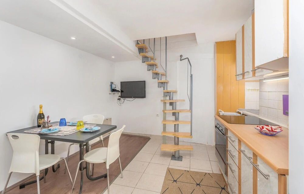 Beautiful Apartment in Cres With Wifi and 1 Bedrooms