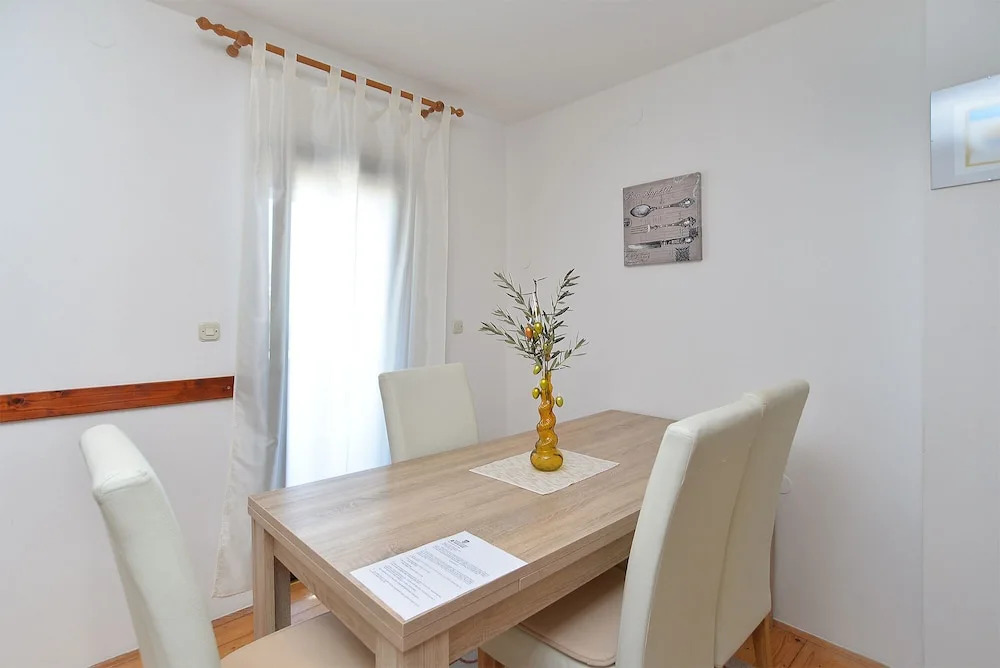 Apartment 589