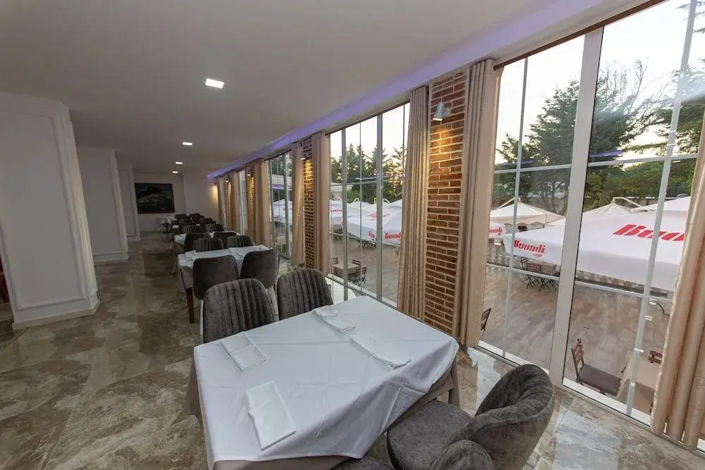 Esal Hotel