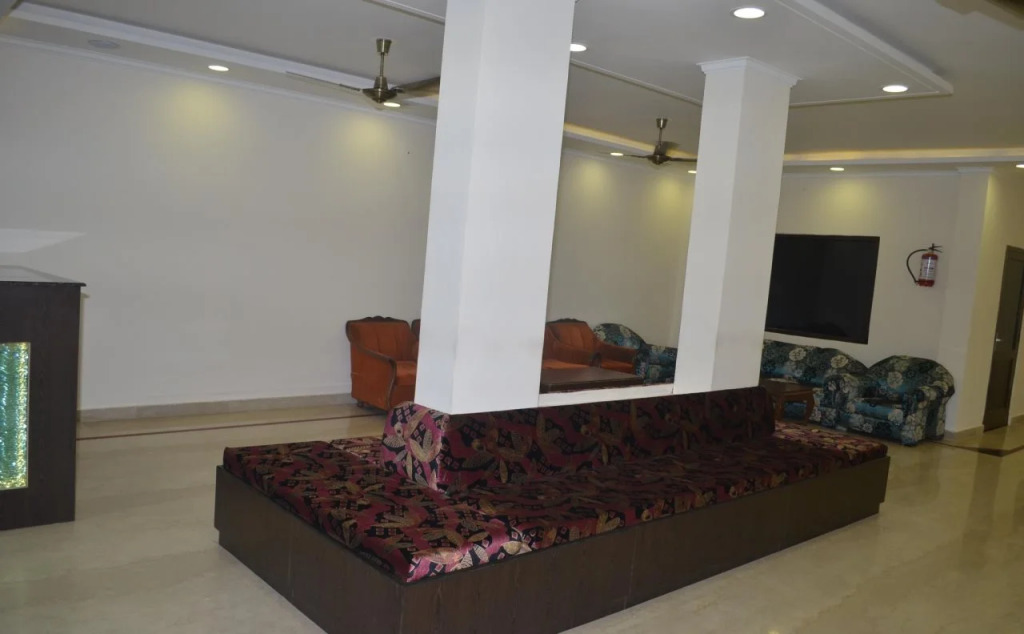 OYO 26596 Hotel Ambika
