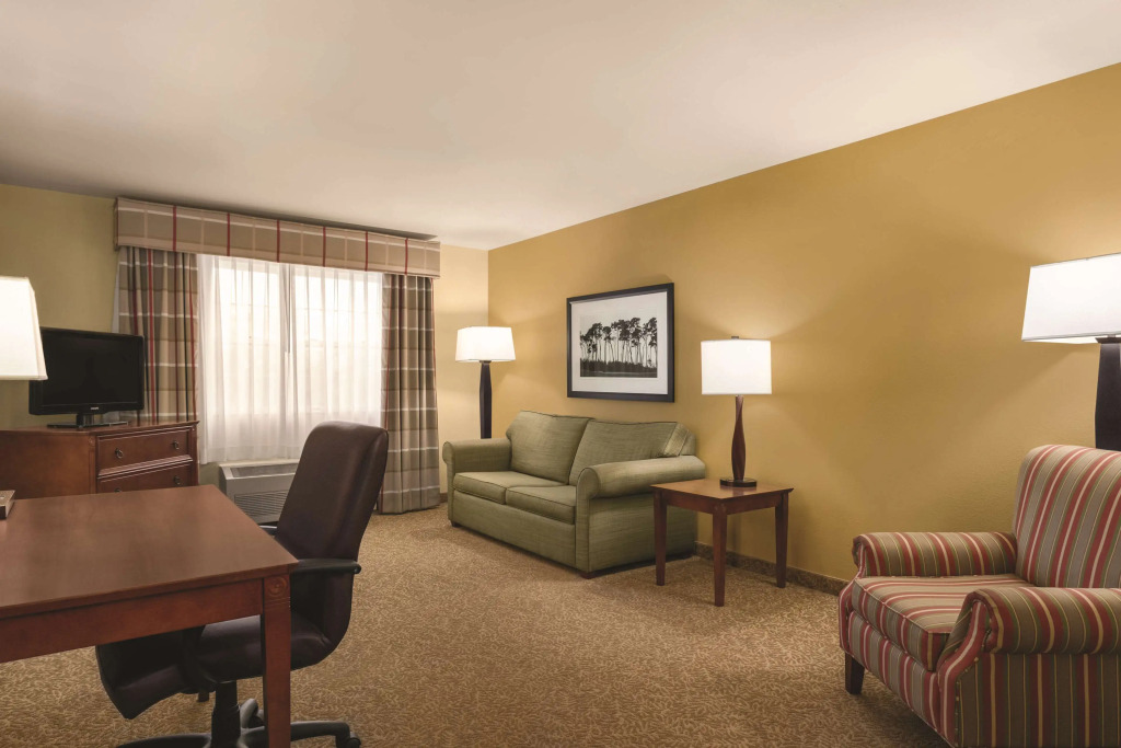 Country Inn & Suites by Radisson, Dakota Dunes, SD