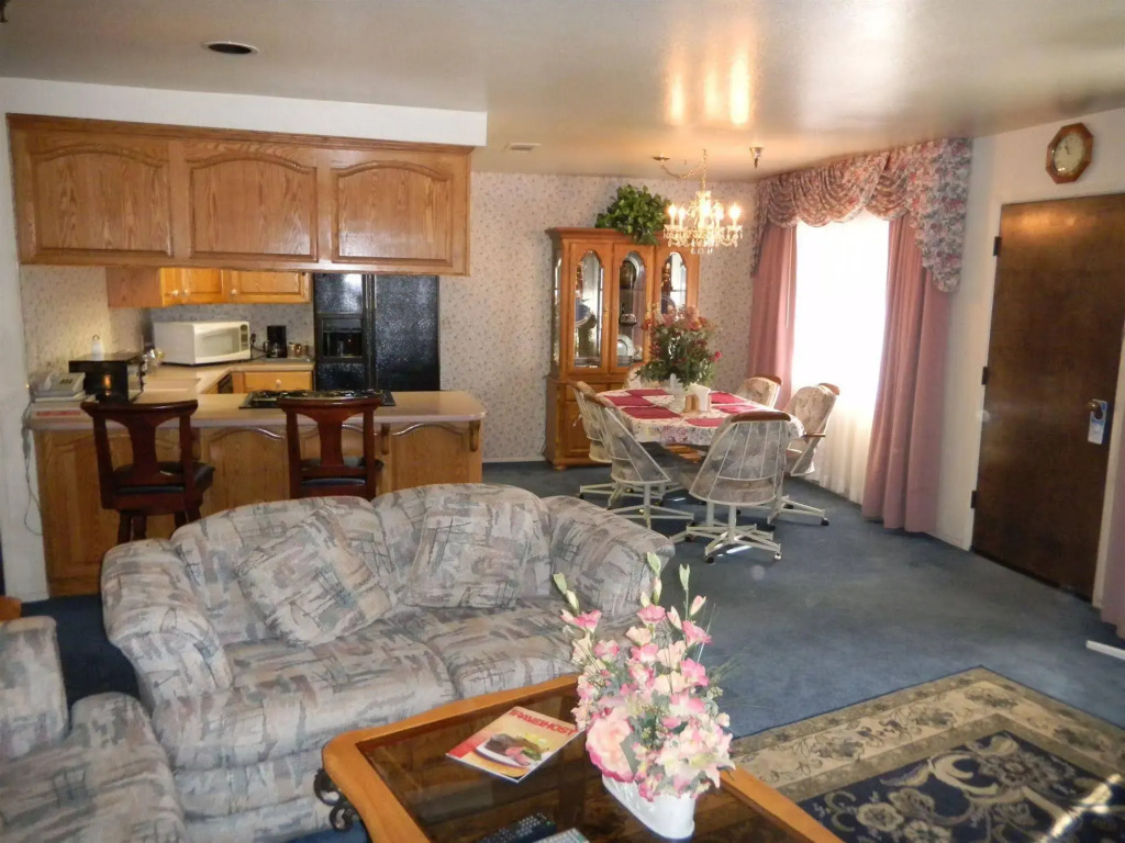 Oakridge Inn
