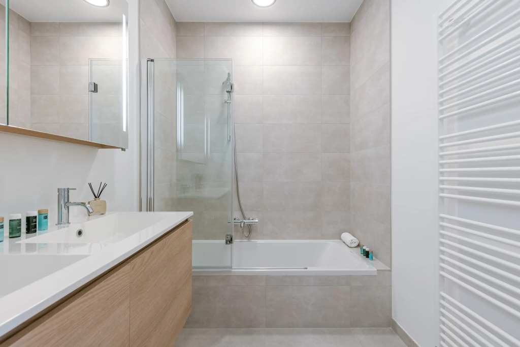 Stylish 2 Bedroom With Terrace and Parking