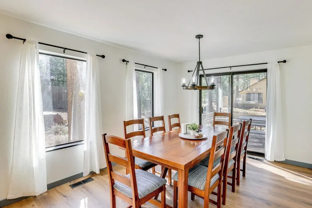 Hot Tub & Community Perks: Sunriver Retreat