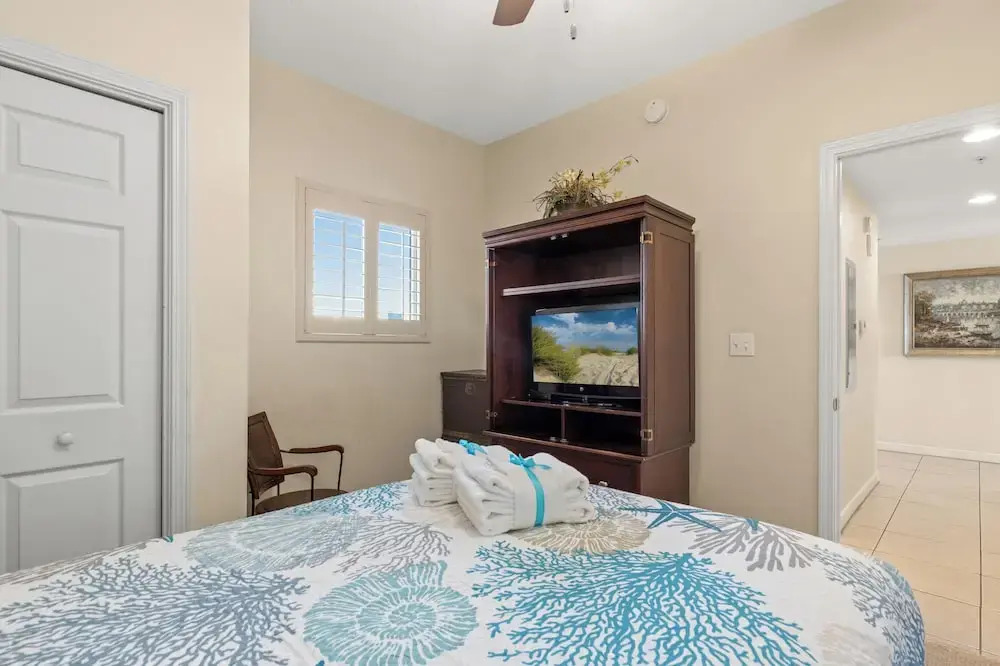 Beachfront Bliss Awaits: 2-bed, 2-bath Condo at Sterling Reef - Sleeps 6!