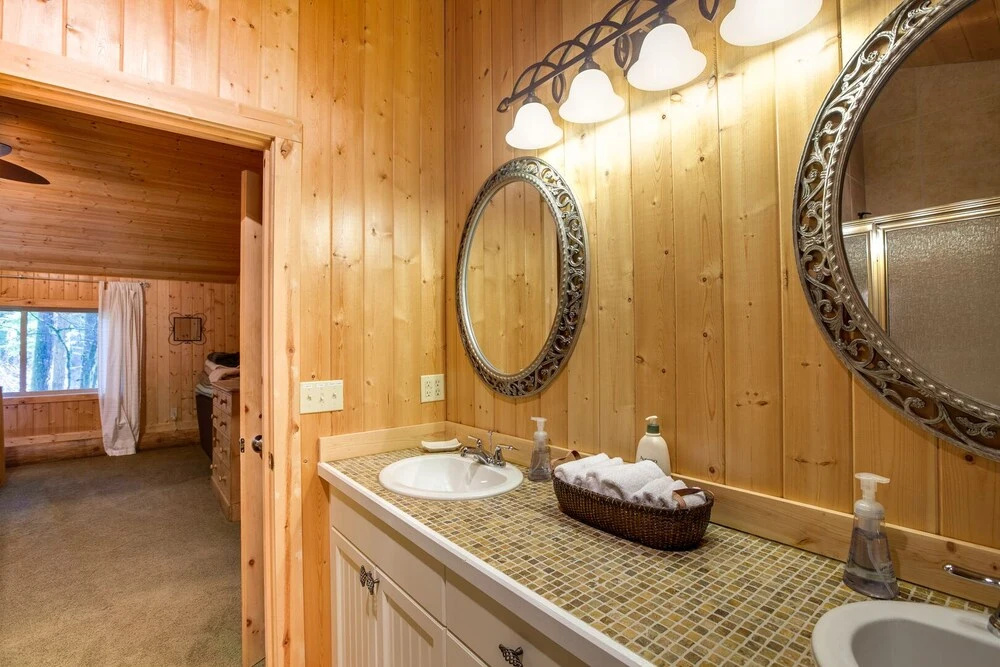 Snowline Cabin #33 - A Stunning Family Log Home With a Hot Tub and Wifi!