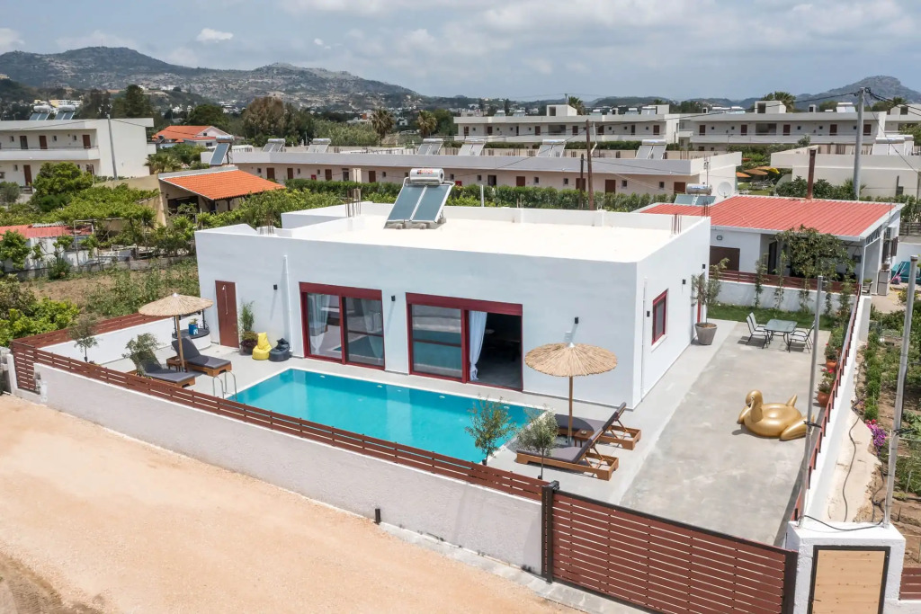 SunDaLucky Rhodes