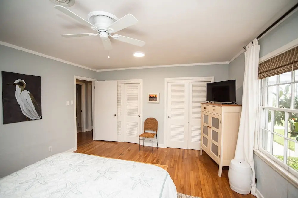 Oleander House - Pet Friendly! Private Pool!