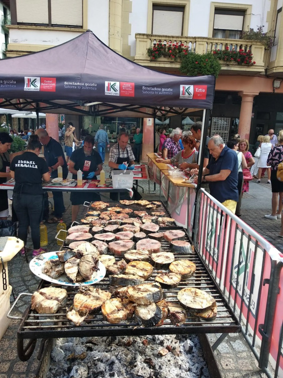 SARAKATUA15 vistas espectaculares - familias y parejas - 2 dormitorios independientes - amplio salón cocina comedor - garaje opcional en pleno centro urbano