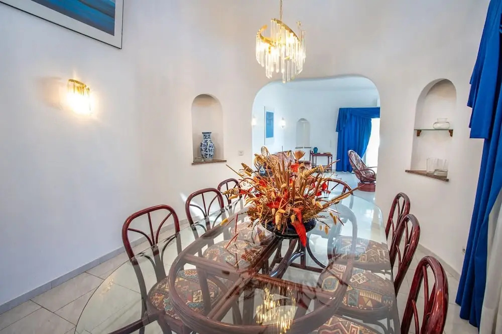 Joana Stunning Villa IS A 10 MIN Walk TO THE BEA