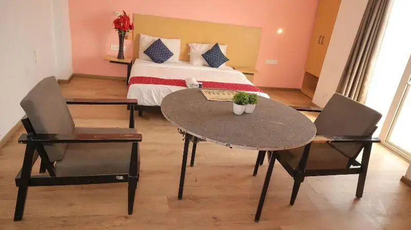 Hotel Noida Grand 121