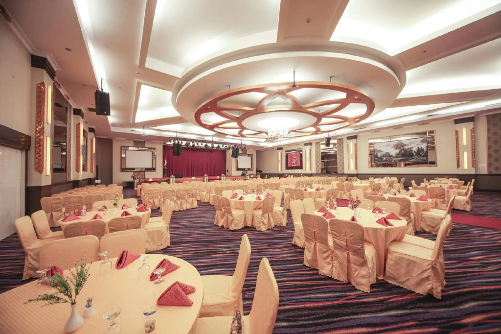 New Hollywood Hotel