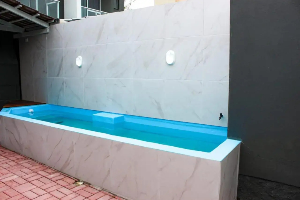 Casa com Piscina Privativa, 3 Quartos e 3 Banheiros Itapema