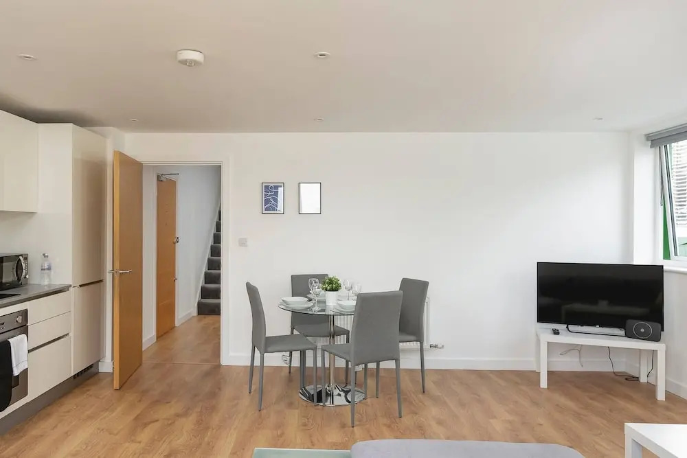 Skyvillion - Huge 4bed Apartment Wbalcony - Parking