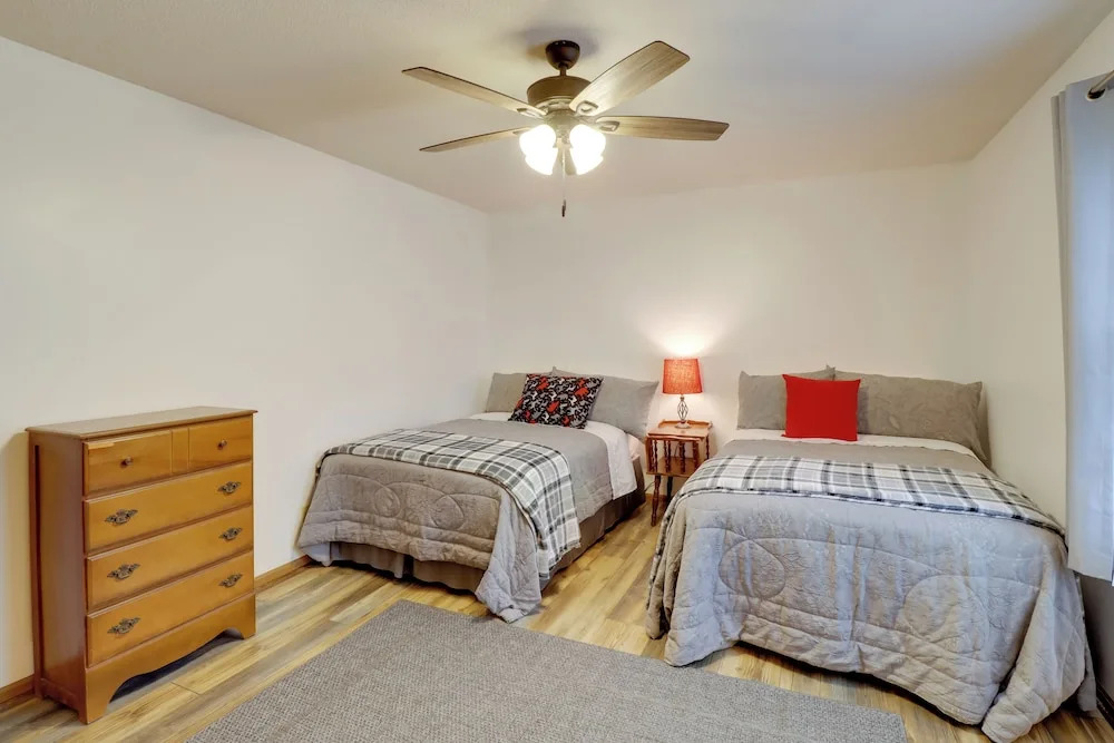 Henderson Home w/ Patio: 1 Mi to Norfork Lake
