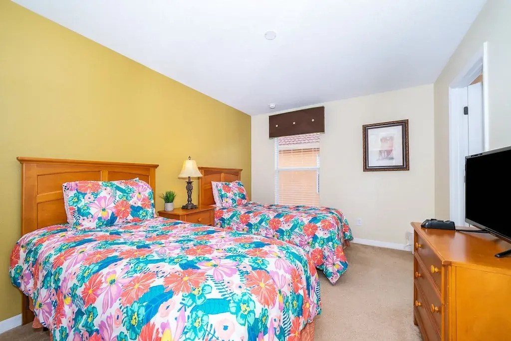 Luxury 6 Bed Villa with Lake View close to Disney, Kissimmee, US